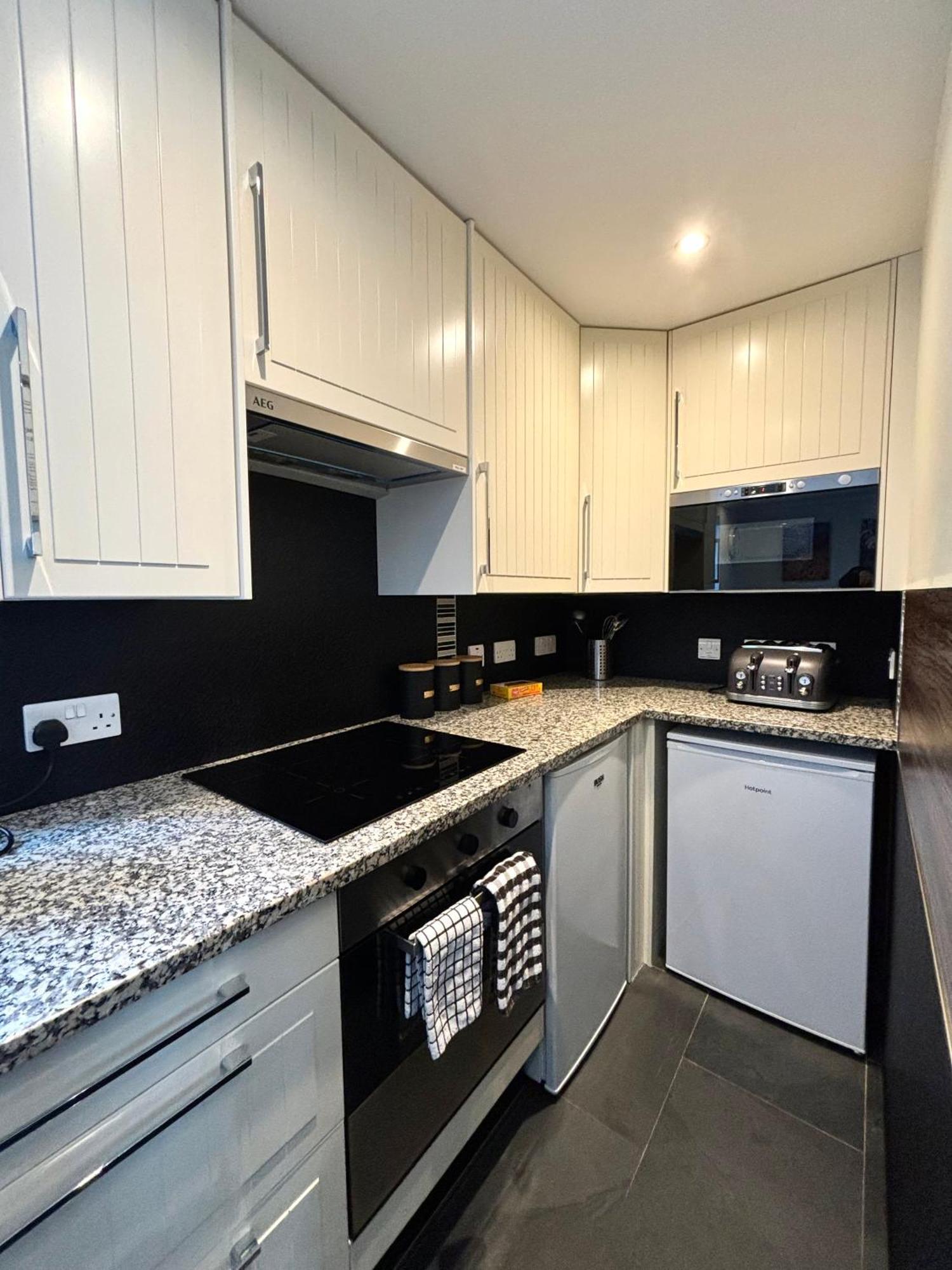 Misty Isle Apartments Ltd - Maol View Кайлакин Екстериор снимка
